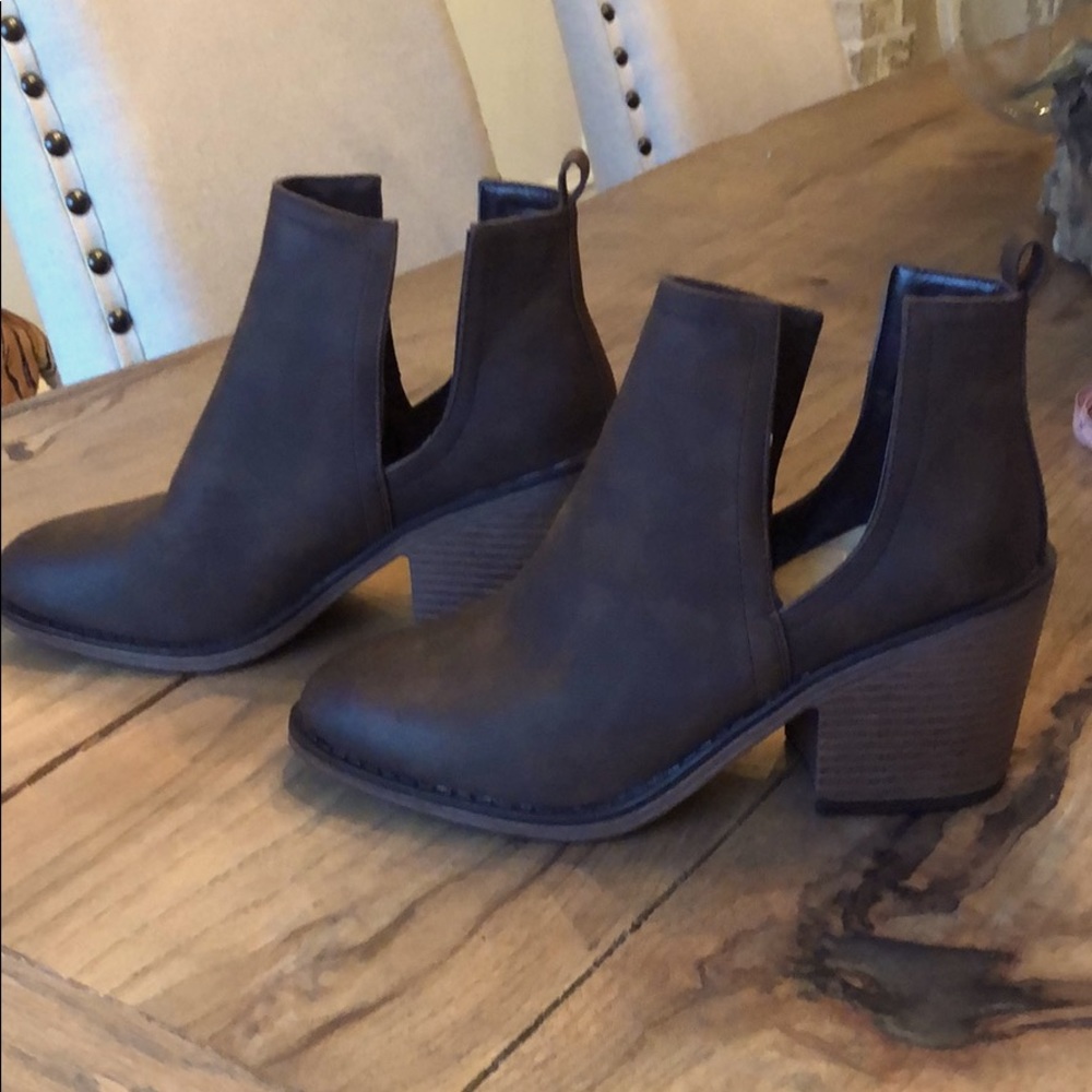 Pierre Dumas booties